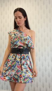 Coser vestido asimétrico