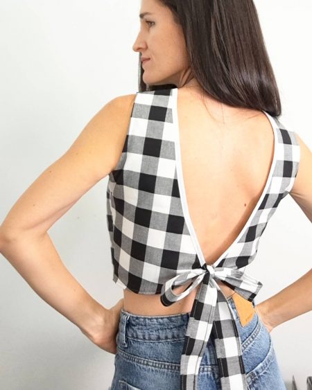 Top con lazo en la espalda