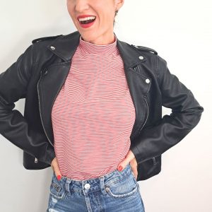 Camiseta básica cuadrada con cuello alto