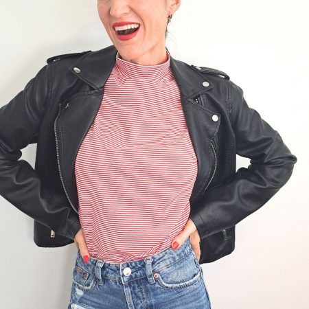 Camiseta básica cuadrada con cuello alto