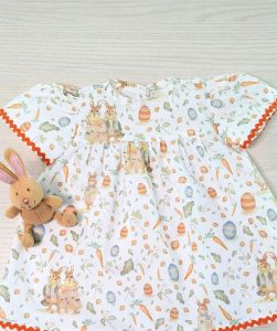 Descubre cómo confeccionar un precioso vestido de popelín para niña con un patrón gratuito descargable en PDF.