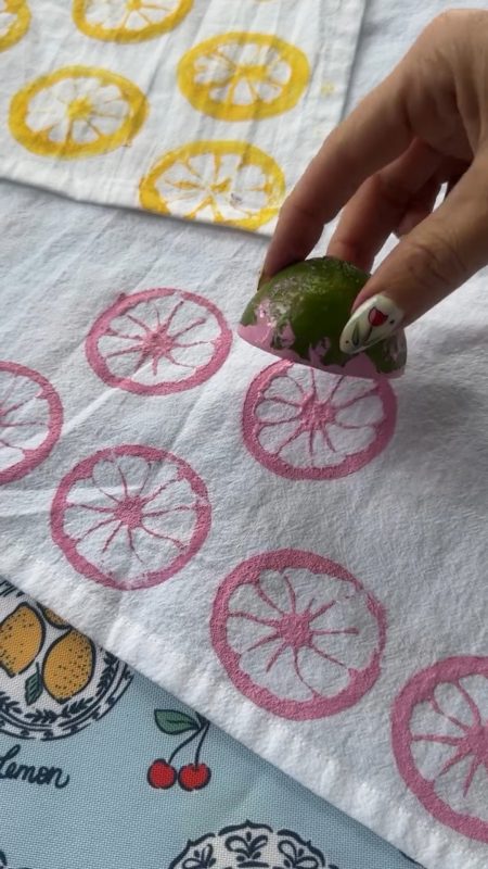 Estampado viral de limones sobre tela