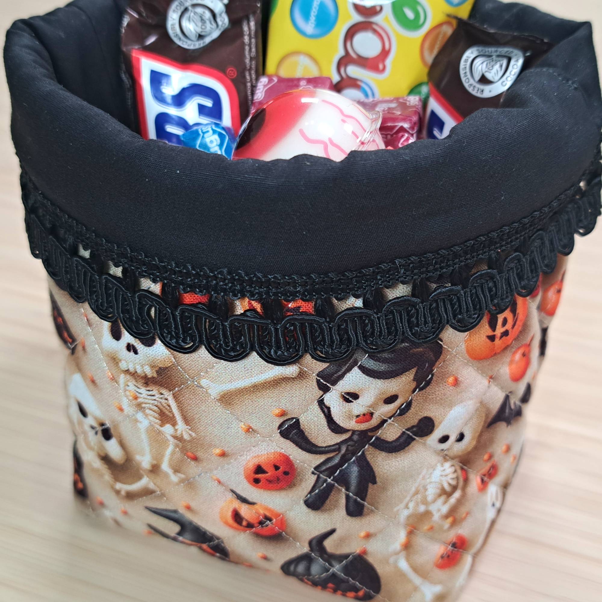 cesta de tela acolchada para Halloween