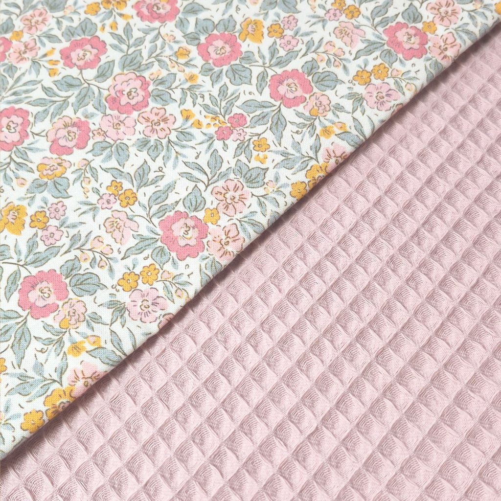 Babero festoneado reversible